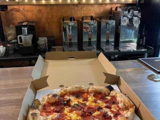 two-tozzers-pizza (31)-kireth-ai